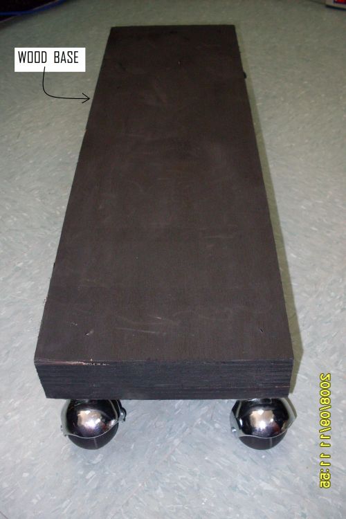 C`est une base roulante (Avec du bois)