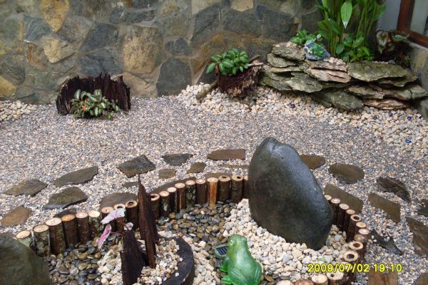 Jardin en pierre et du bois!