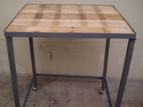 C`est une table (Avec du bois et fer)